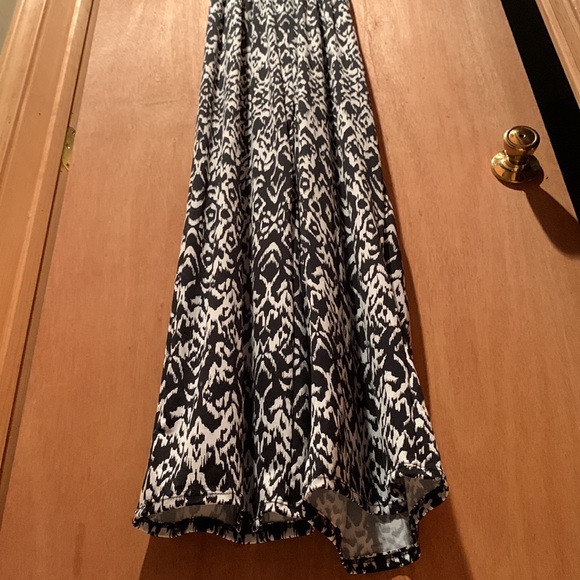 AGB Black and white jumpsuit size medium sleeveless Elastic waist abstract print - Picture 2 of 12